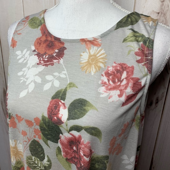 🎈Nicole- grey floral sleeveless top - Picture 5 of 10